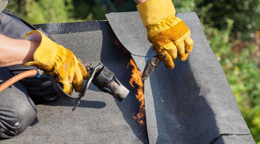 Professional gutter cleaning in Ashland, MS